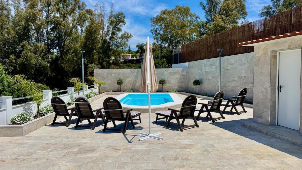 De Diseno Con Piscina Y Barbacoa Дом отдыха *